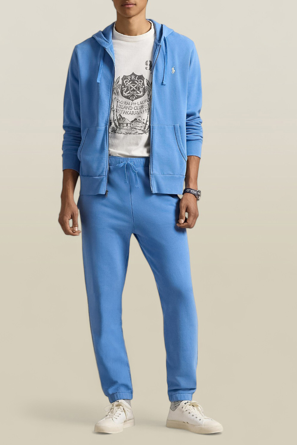 תמונת כל הלוק של מכנסי ג'וגר